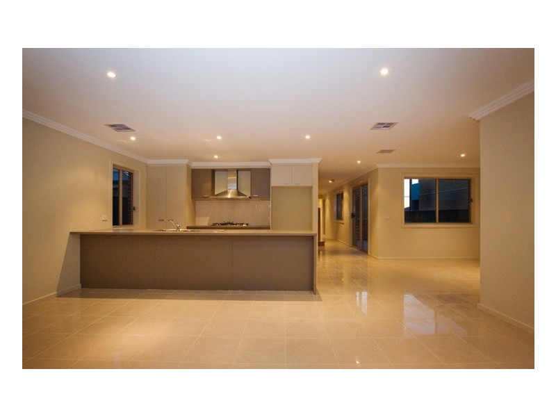 12 Issaacs Walk, Point Cook VIC 3030