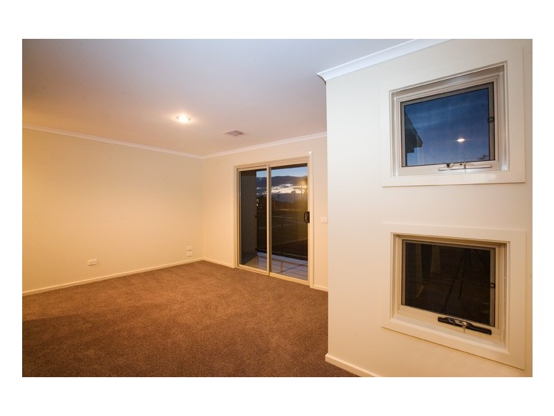 12 Issaacs Walk, Point Cook VIC 3030