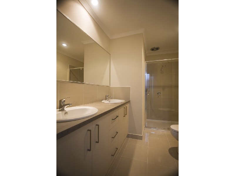 12 Issaacs Walk, Point Cook VIC 3030