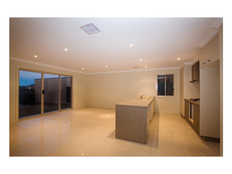 12 Issaacs Walk, Point Cook VIC 3030