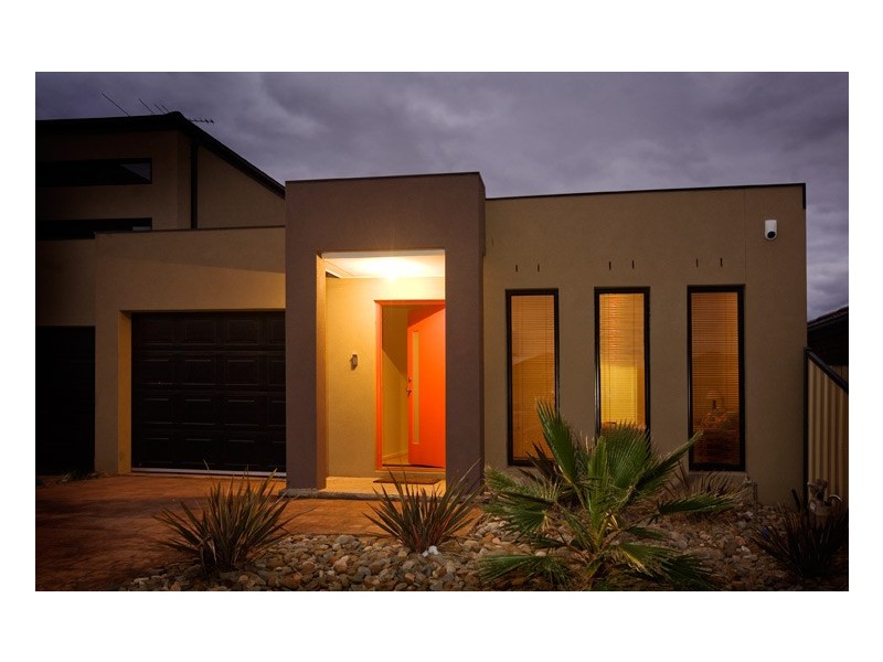 2/7 Halladale Avenue, Wyndham Vale VIC 3024