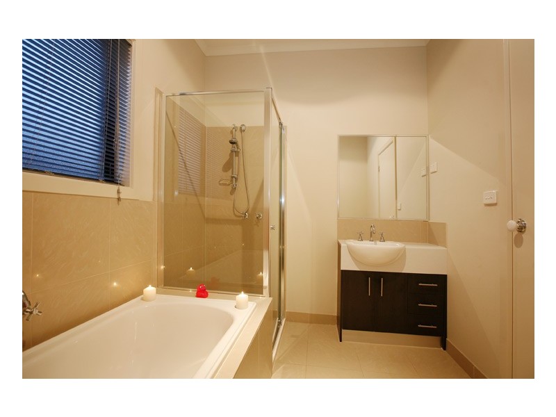 2/7 Halladale Avenue, Wyndham Vale VIC 3024