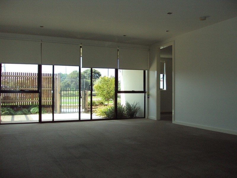 1/8 Crefden Street, Maidstone VIC 3012