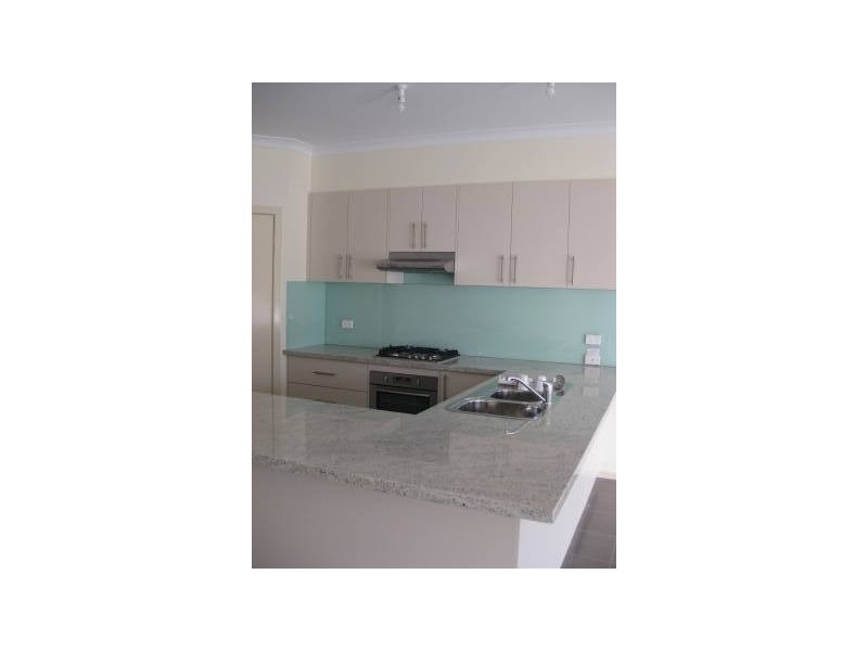 2/26 Charlotte Street, Newport VIC 3015