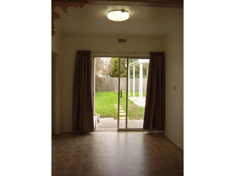 8 Gibb Street, Maidstone VIC 3012