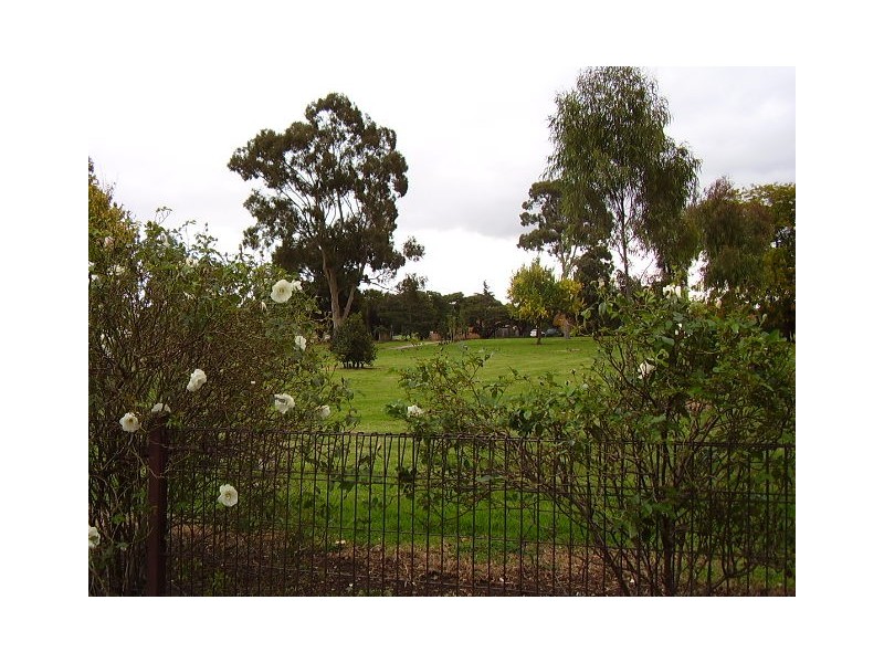 8 Gibb Street, Maidstone VIC 3012