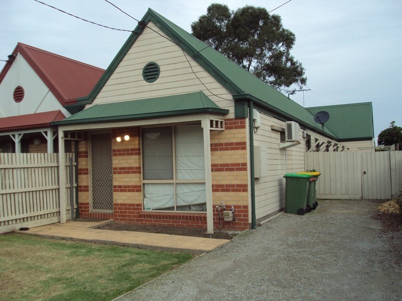 2/143 Mitchell Street, Maidstone VIC 3012