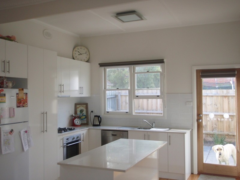 2 Kingaroy Road, Sunshine VIC 3020