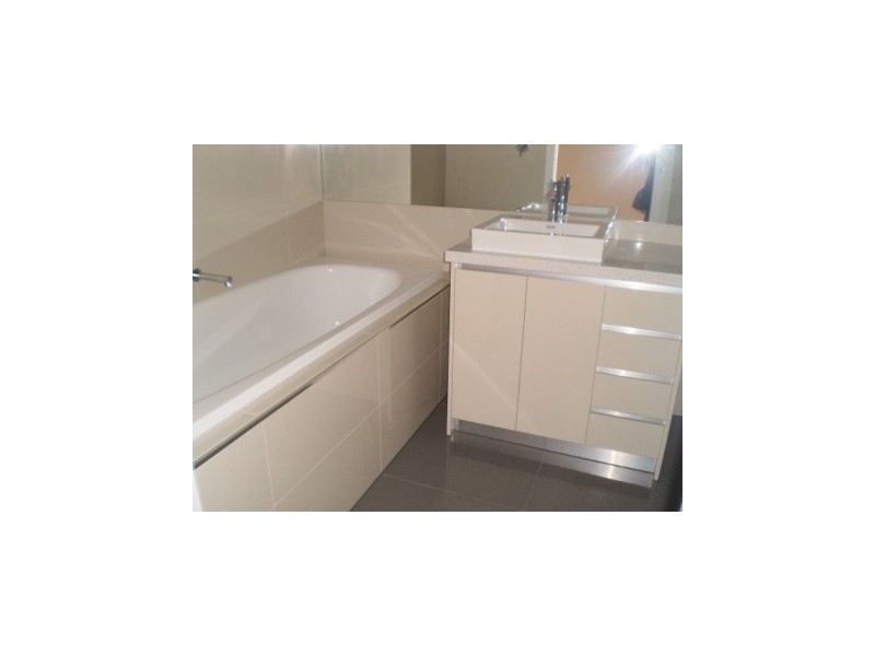 2/28 Severn Street, Newport VIC 3015