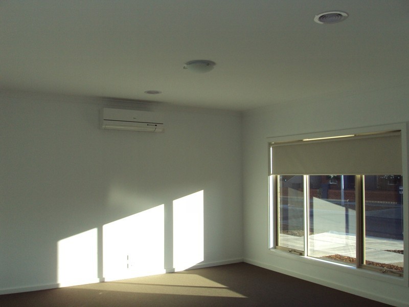 2/11 Millennium Drive, Sunshine West VIC 3020