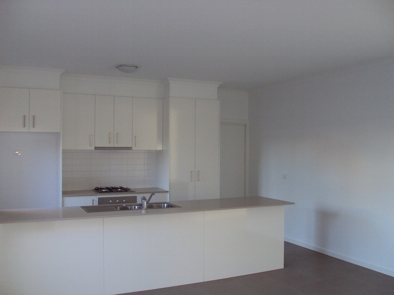 2/11 Millennium Drive, Sunshine West VIC 3020