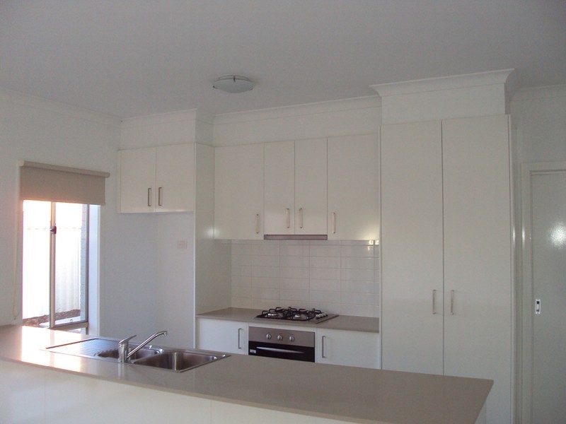 2/11 Millennium Drive, Sunshine West VIC 3020
