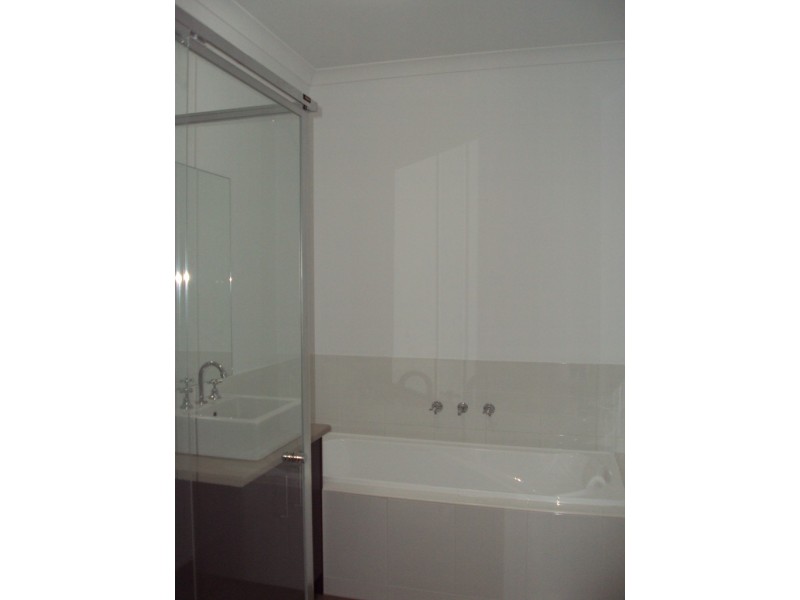2/11 Millennium Drive, Sunshine West VIC 3020