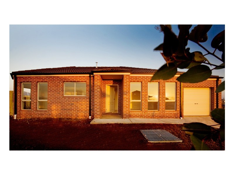 2/20 Statesman Drive, Melton VIC 3337