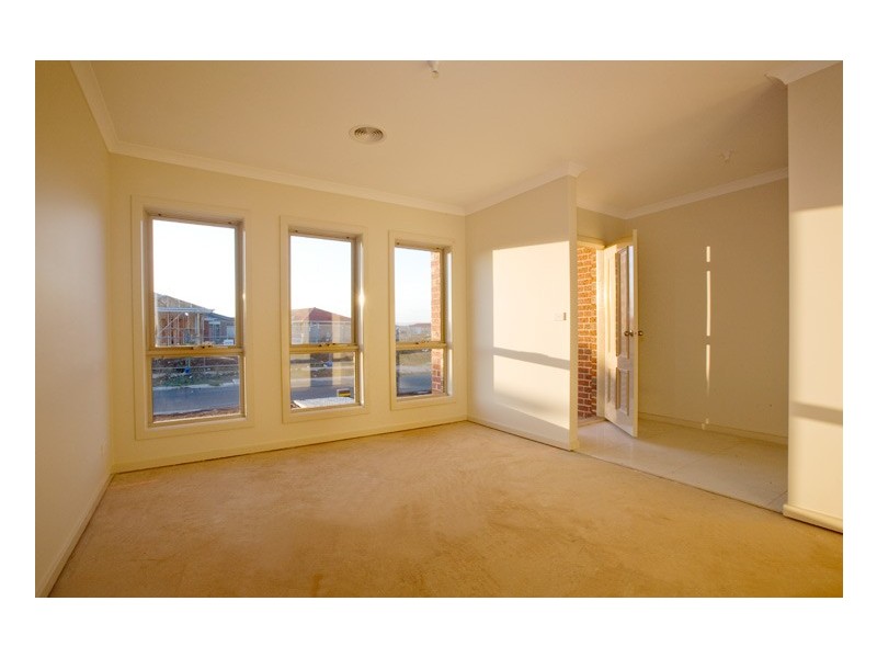 2/20 Statesman Drive, Melton VIC 3337