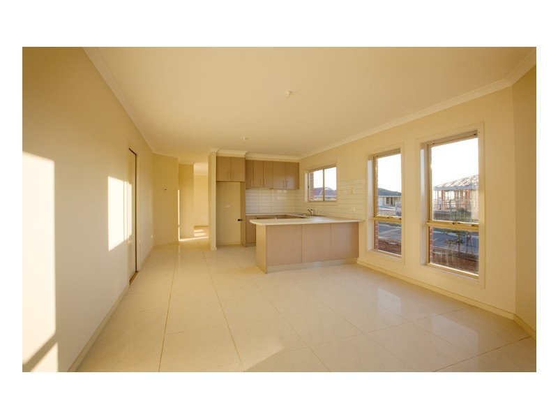 2/20 Statesman Drive, Melton VIC 3337