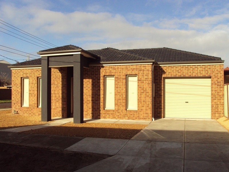 1/13 Thwaites Street, Albion VIC 3020