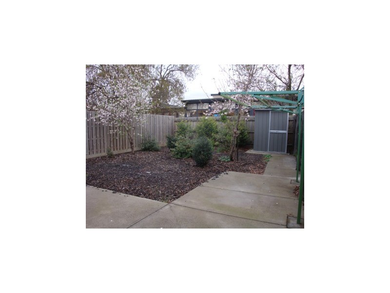 13a Eames Avenue, Brooklyn VIC 3012