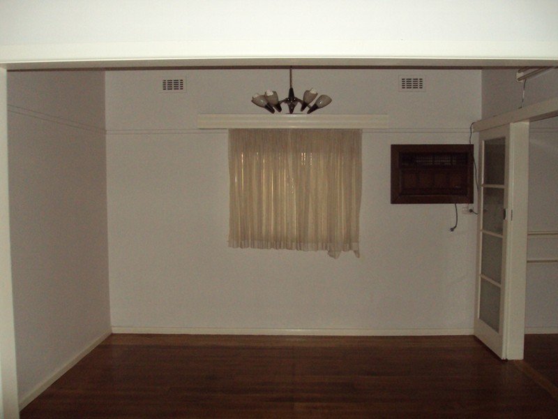 4 Godfrey Avenue, Sunshine North VIC 3020