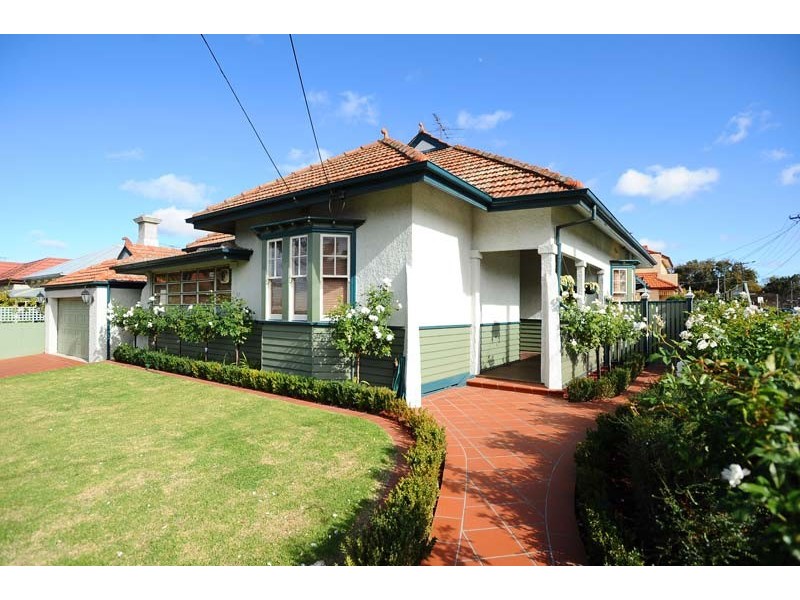 12 Hyde Street, Seddon VIC 3011