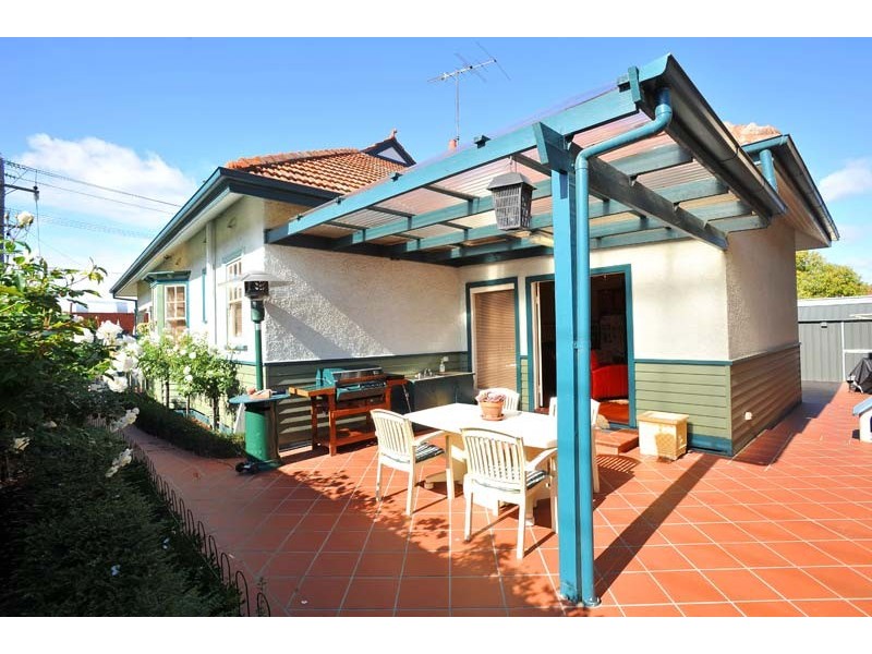 12 Hyde Street, Seddon VIC 3011