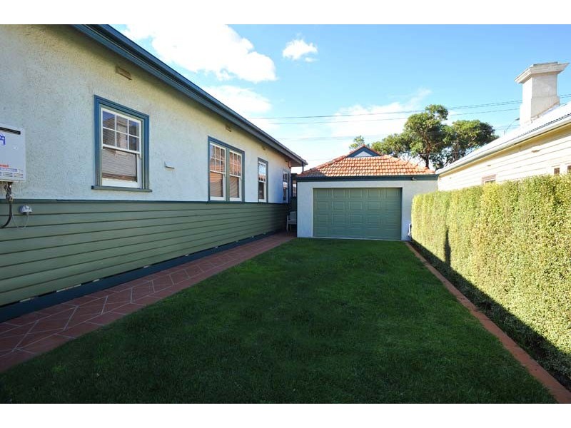 12 Hyde Street, Seddon VIC 3011