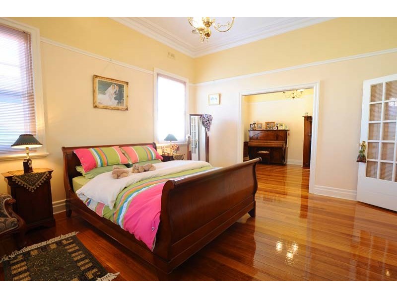 12 Hyde Street, Seddon VIC 3011