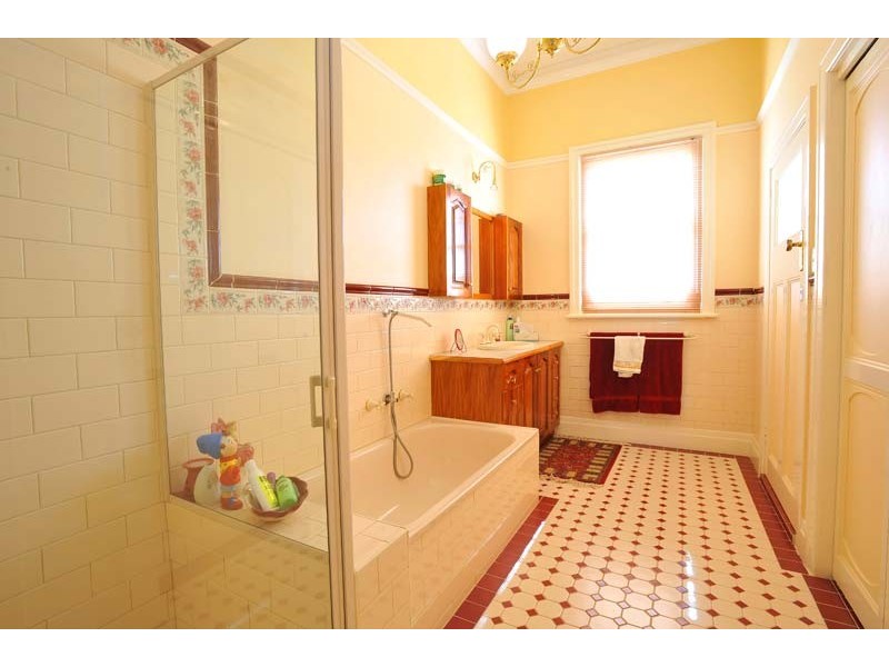 12 Hyde Street, Seddon VIC 3011