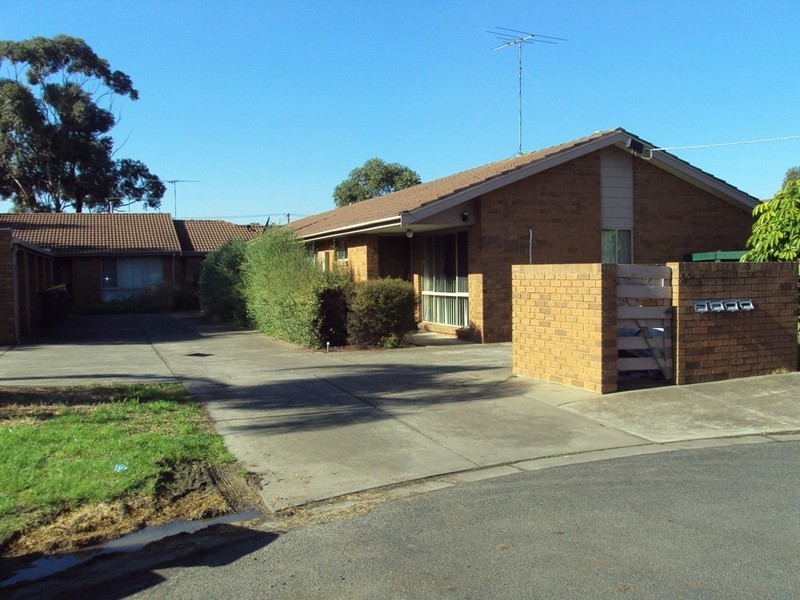 2/27 Bruce Street, Altona Meadows VIC 3028