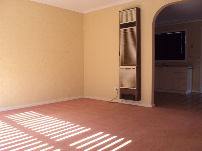 2/27 Bruce Street, Altona Meadows VIC 3028