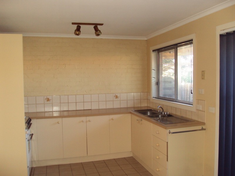 2/27 Bruce Street, Altona Meadows VIC 3028