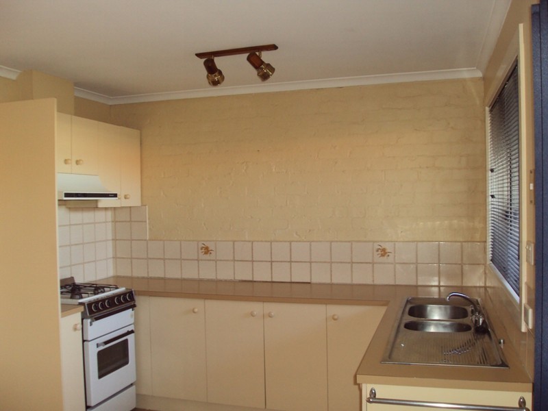 2/27 Bruce Street, Altona Meadows VIC 3028