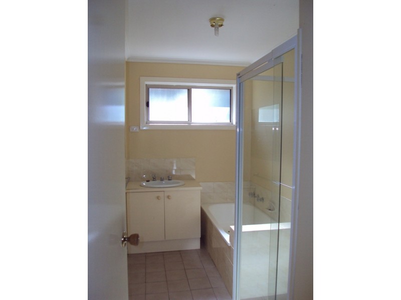 2/27 Bruce Street, Altona Meadows VIC 3028