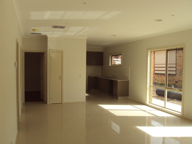 2/80 Westmoreland Road, Sunshine North VIC 3020