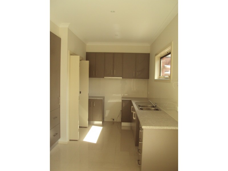 2/80 Westmoreland Road, Sunshine North VIC 3020