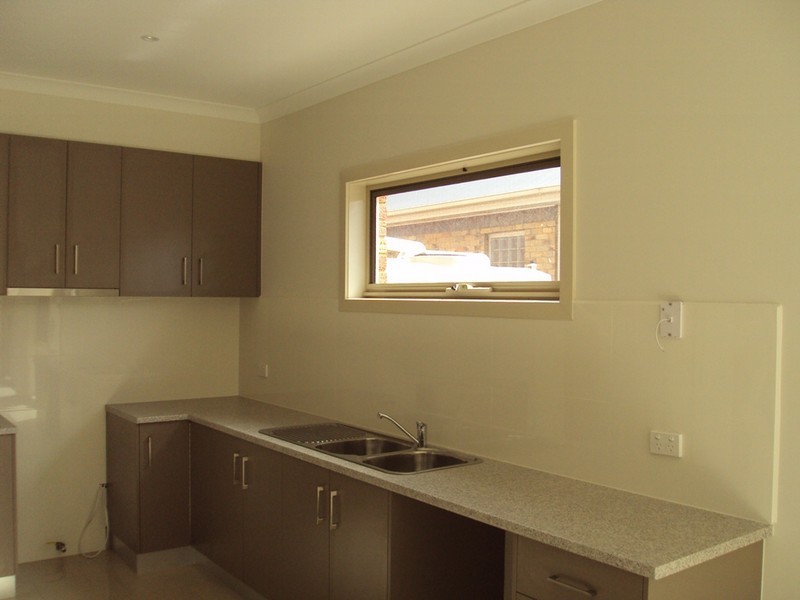 2/80 Westmoreland Road, Sunshine North VIC 3020