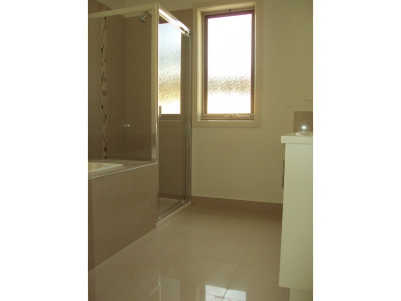 2/80 Westmoreland Road, Sunshine North VIC 3020