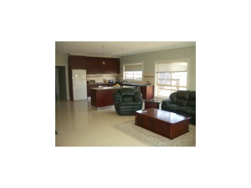 9 Angus Avenue, Newport VIC 3015