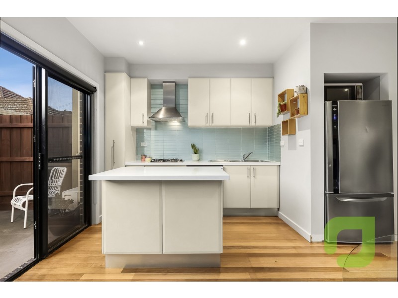 2/28 Millers Road, Brooklyn VIC 3012