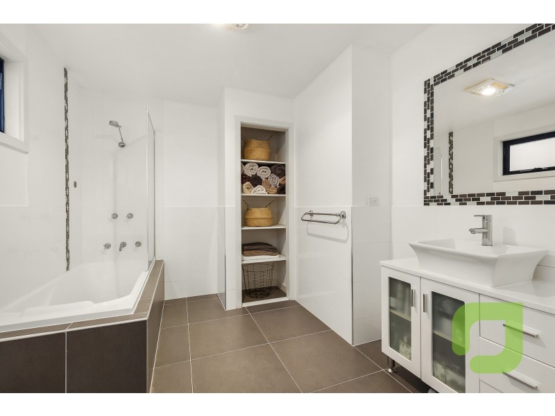 2/28 Millers Road, Brooklyn VIC 3012