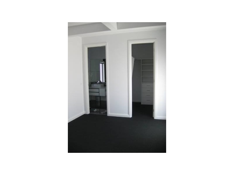 1/217 Woods Street, Newport VIC 3015