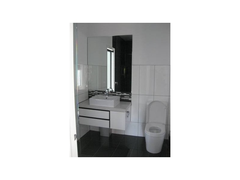 1/217 Woods Street, Newport VIC 3015