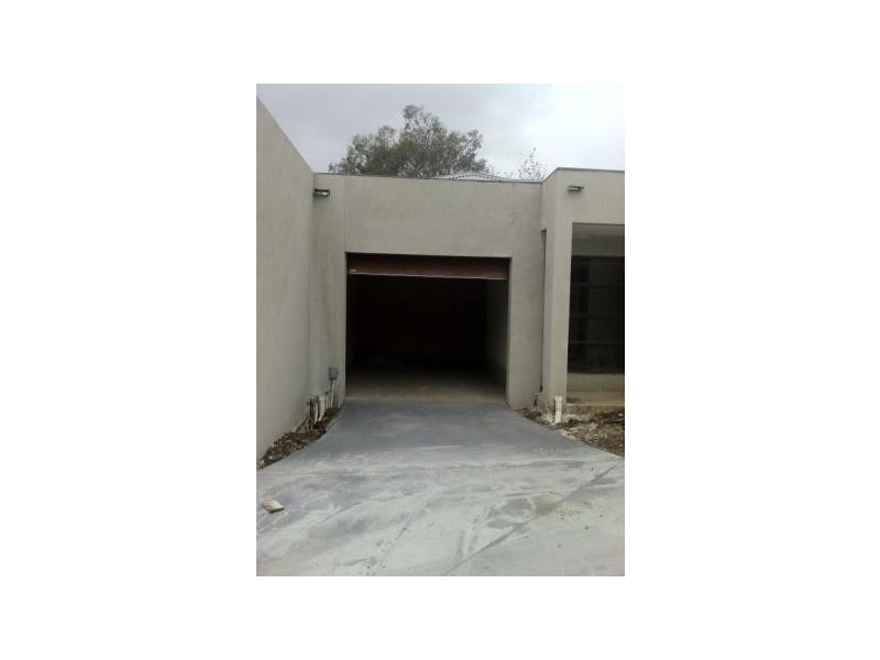 2/50 Conifer Avenue, Brooklyn VIC 3012