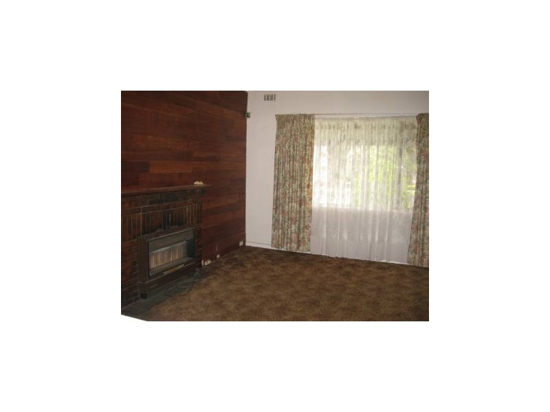 35 Eames Avenue, Brooklyn VIC 3012