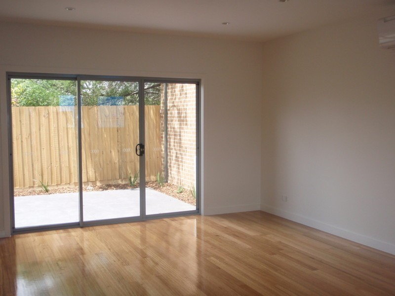 2/47 Stenhouse Avenue, Brooklyn VIC 3012