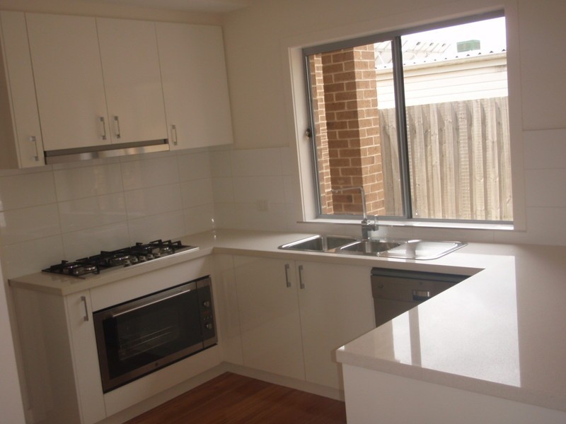 2/47 Stenhouse Avenue, Brooklyn VIC 3012