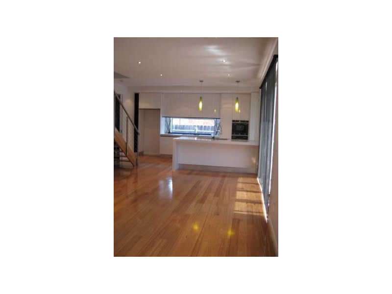 2/217 Woods Street, Newport VIC 3015