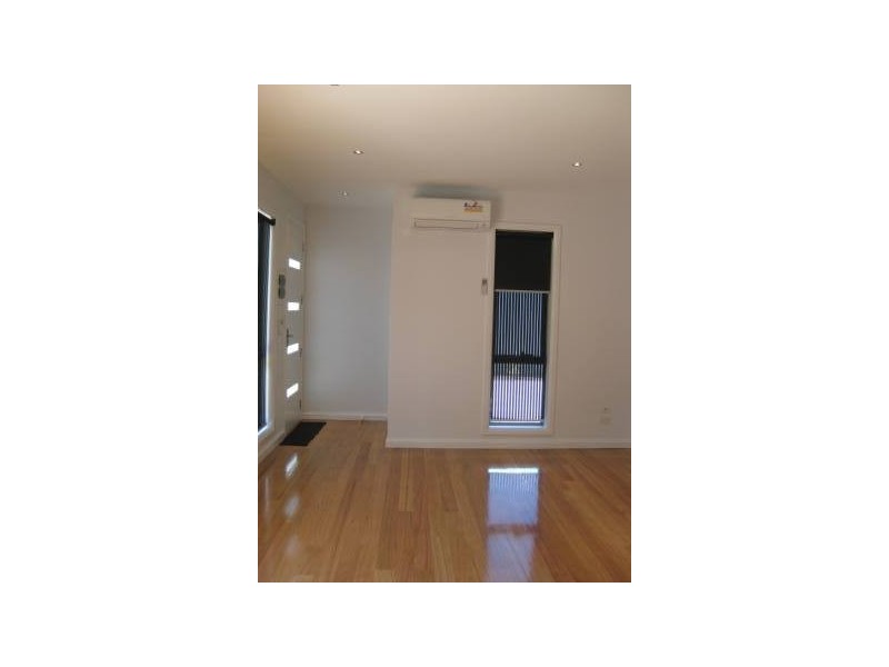 2/217 Woods Street, Newport VIC 3015