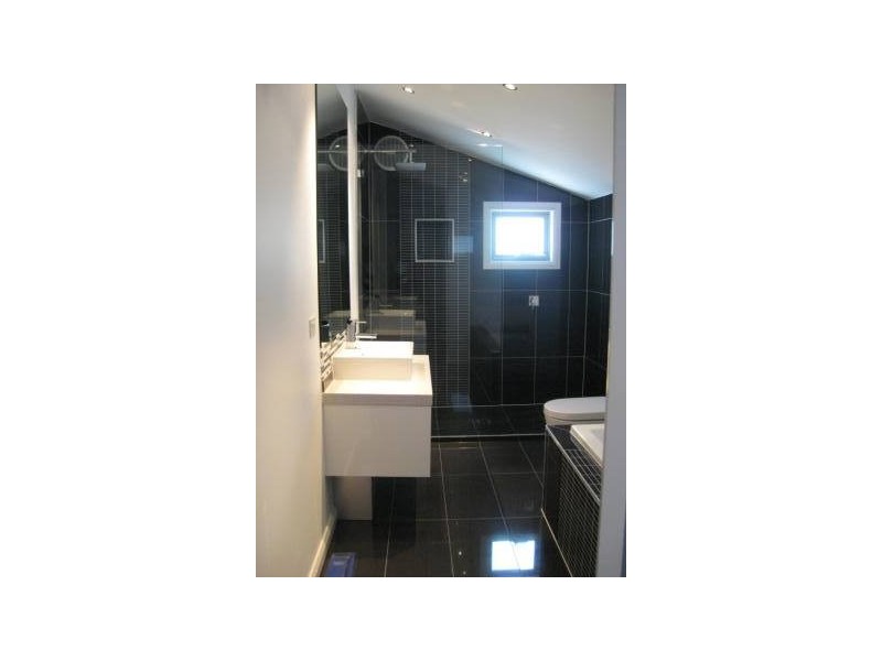 2/217 Woods Street, Newport VIC 3015
