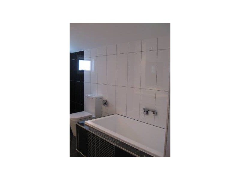 2/217 Woods Street, Newport VIC 3015